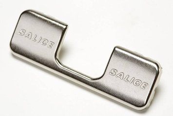 Заглушка для чашки петлі SALICE з логотипом SALICE сталь нікельований 32932550 329.32.550 фото
